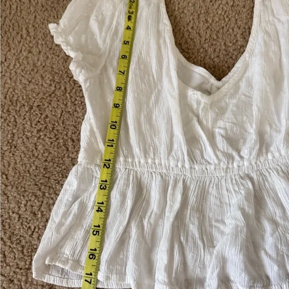 Hollister White Eyelet Puff Sleeve Crop Top - Coquette- size XS - Picture 7 of 8